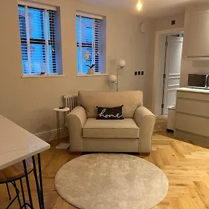 New Apartment, 10 Mins From Principality Stadium Apartment